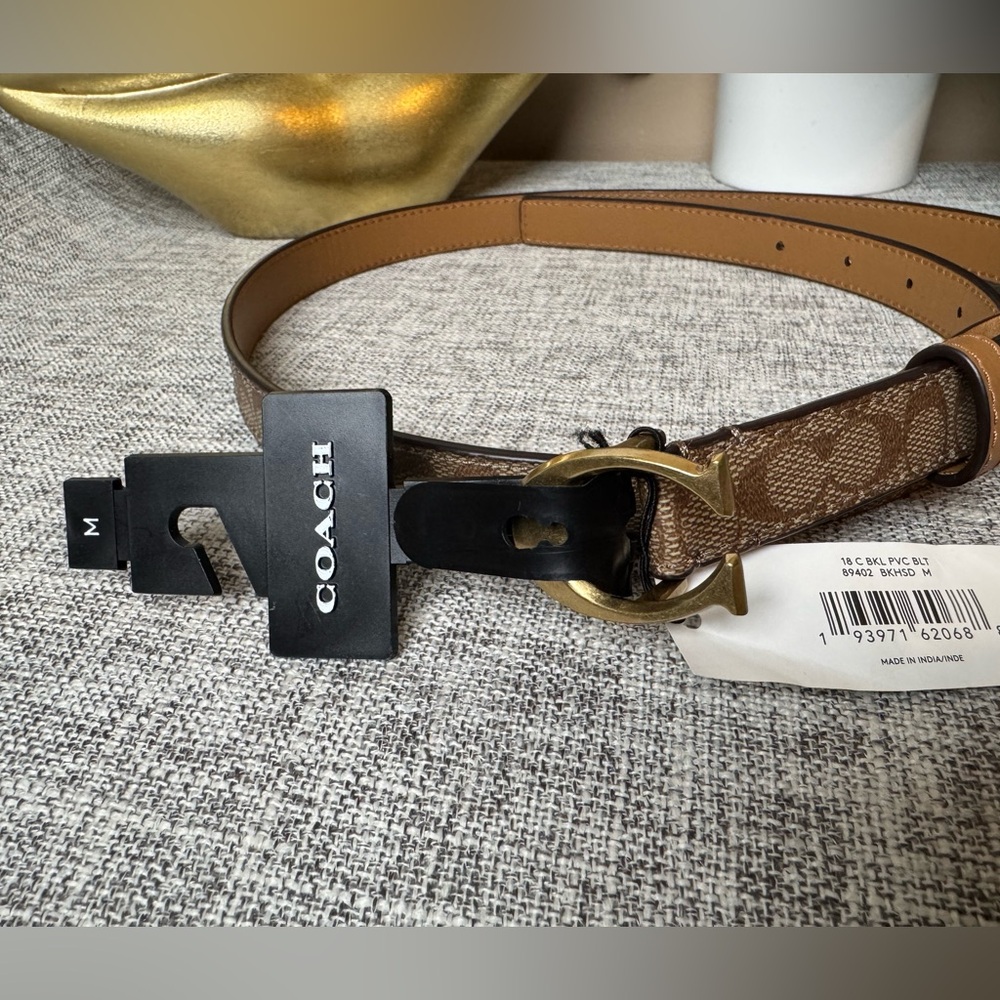 $79(PRICE FIRM) COACH Signature Buckle Belt, 18 Mm